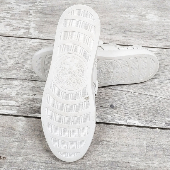 VINCE CAMUTO BRINDY WM 6LEATHER DBL STRAP SNEAKERS - Picture 2 of 10